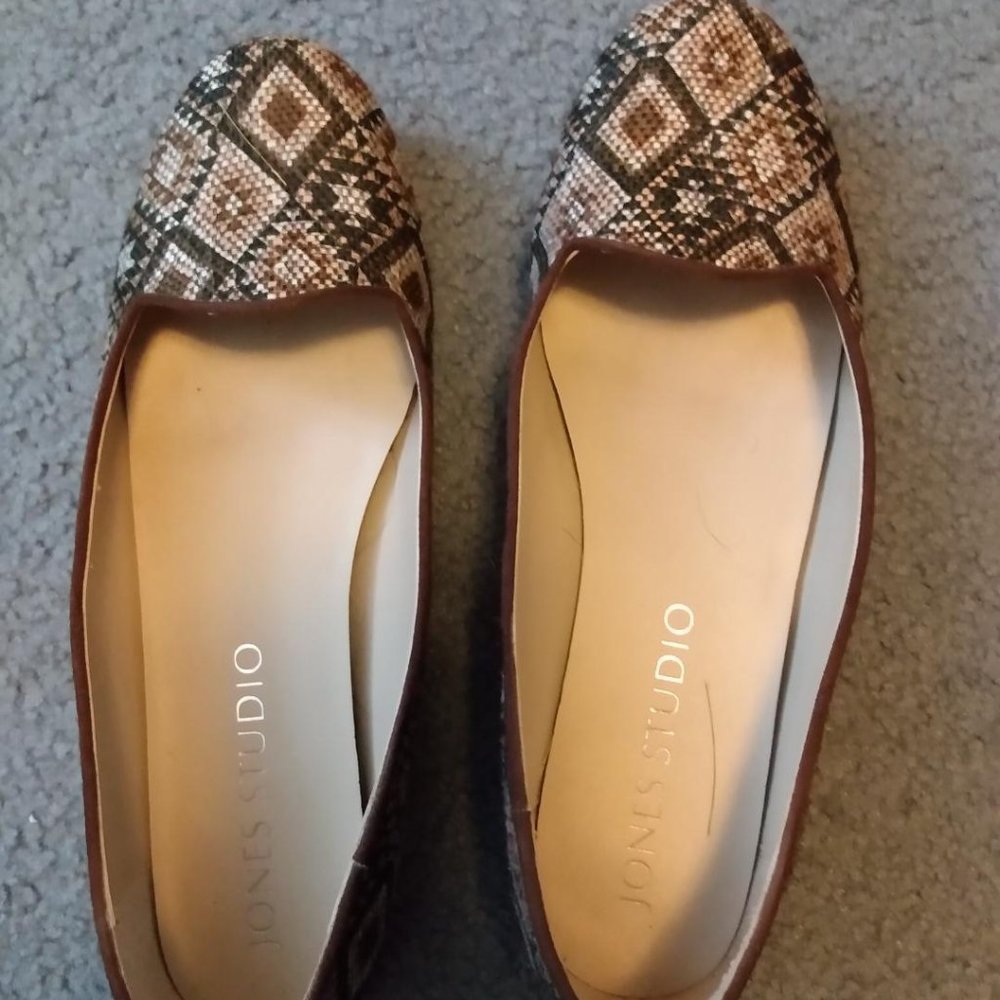 Jones Studio Womens Flats